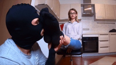 Eva – New 19yo Girl – Foot Worship