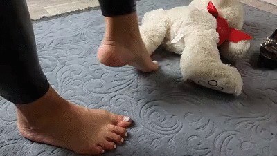 Teddy Trampling With Mega Heels And Rivets